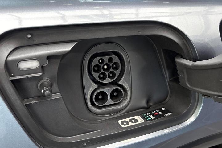 Blå Audi Q4 e-tron fra 2022