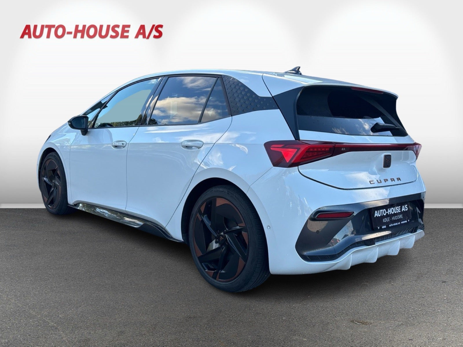 Hvid Cupra Born fra 2023