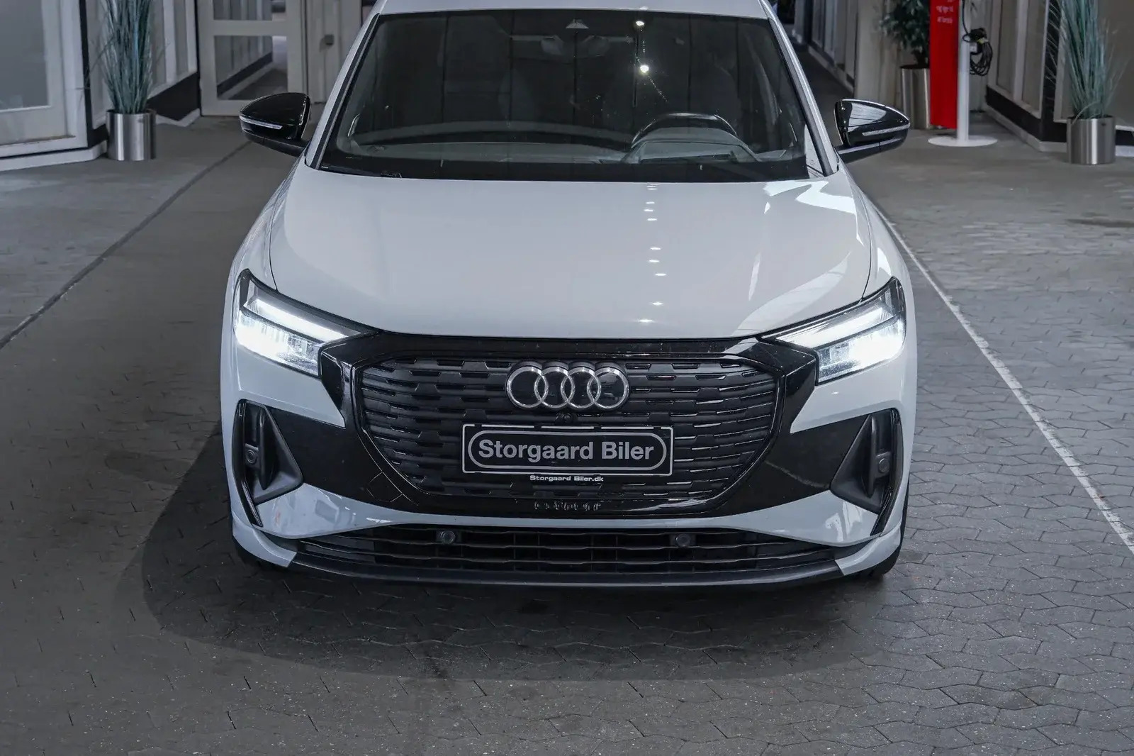 Hvid Audi Q4 e-tron fra 2022