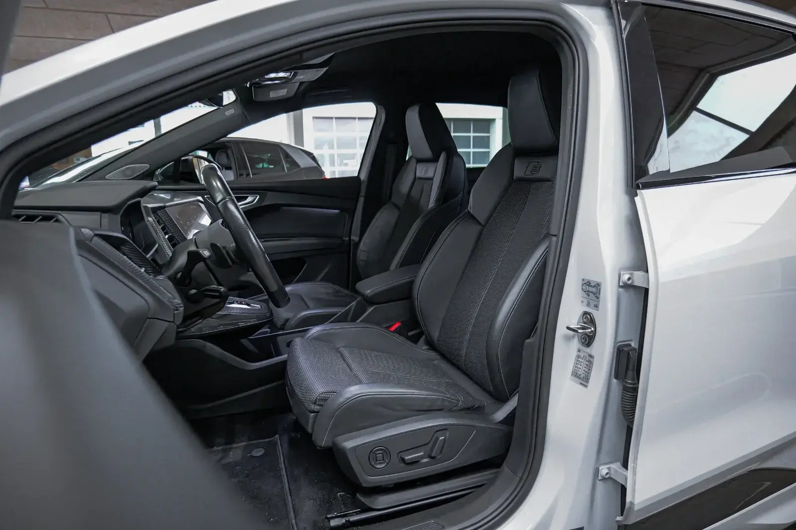 Hvid Audi Q4 e-tron fra 2022