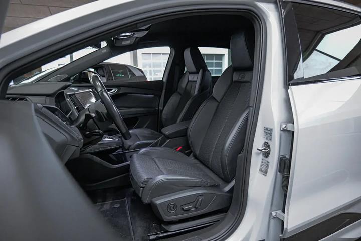 Hvid Audi Q4 e-tron fra 2022