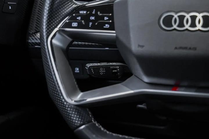 Hvid Audi Q4 e-tron fra 2022