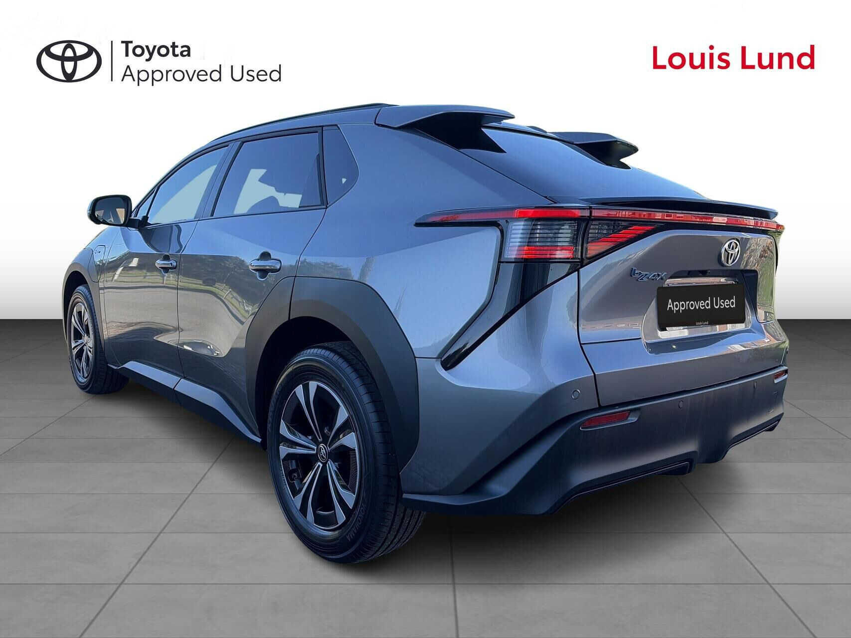 Grå Toyota BZ4X fra 2025