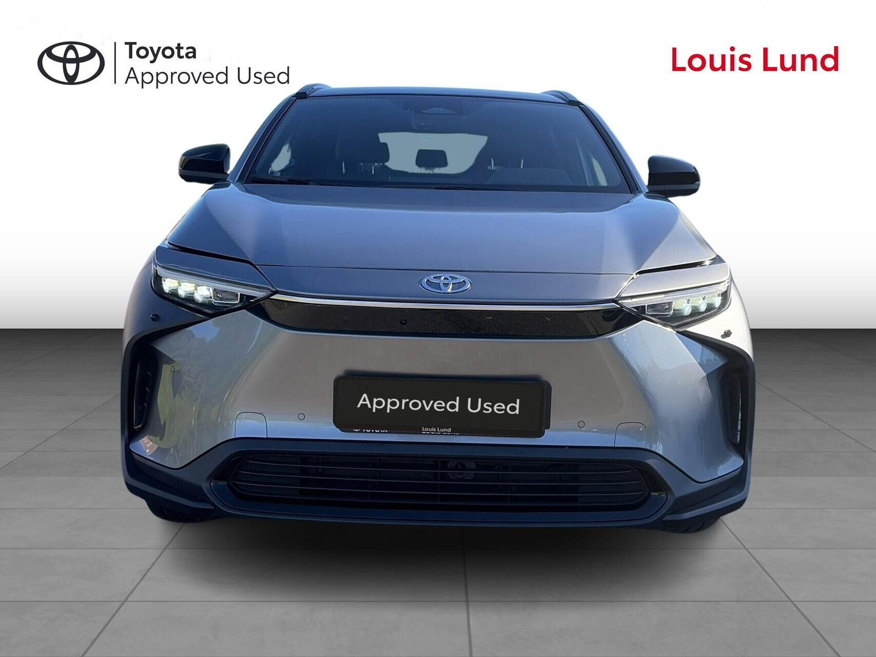 Grå Toyota BZ4X fra 2025