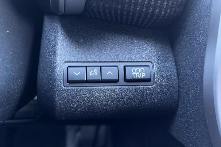 Grå Toyota BZ4X fra 2025