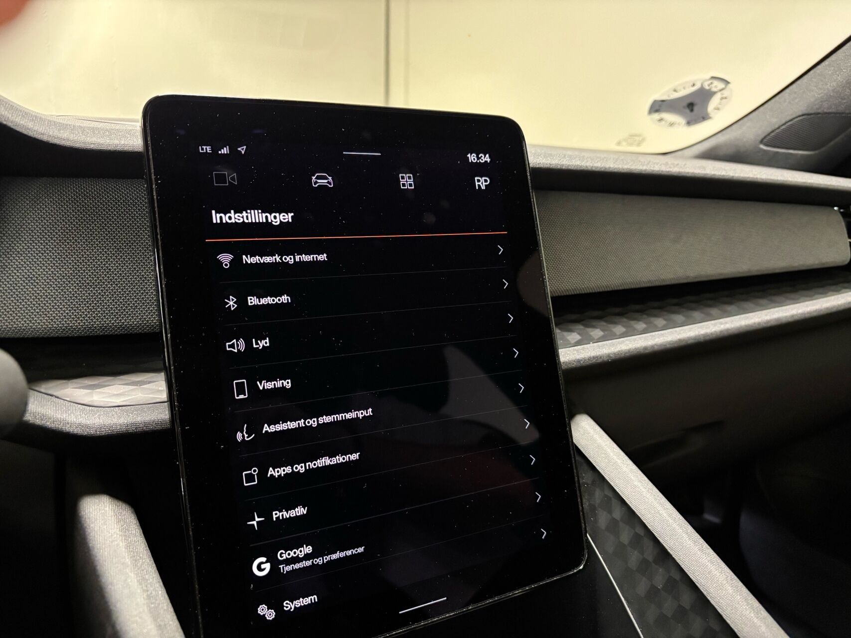 Grå Polestar 2 fra 2021