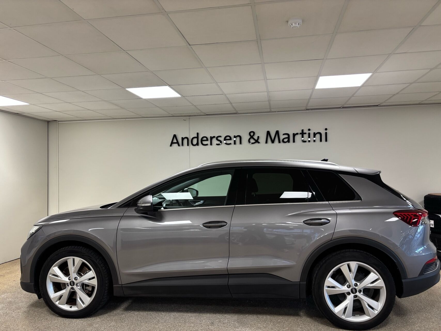 Grå Audi Q4 fra 2022