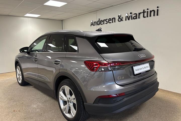 Grå Audi Q4 fra 2022