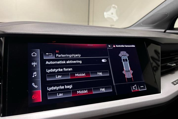 Grå Audi Q4 fra 2022