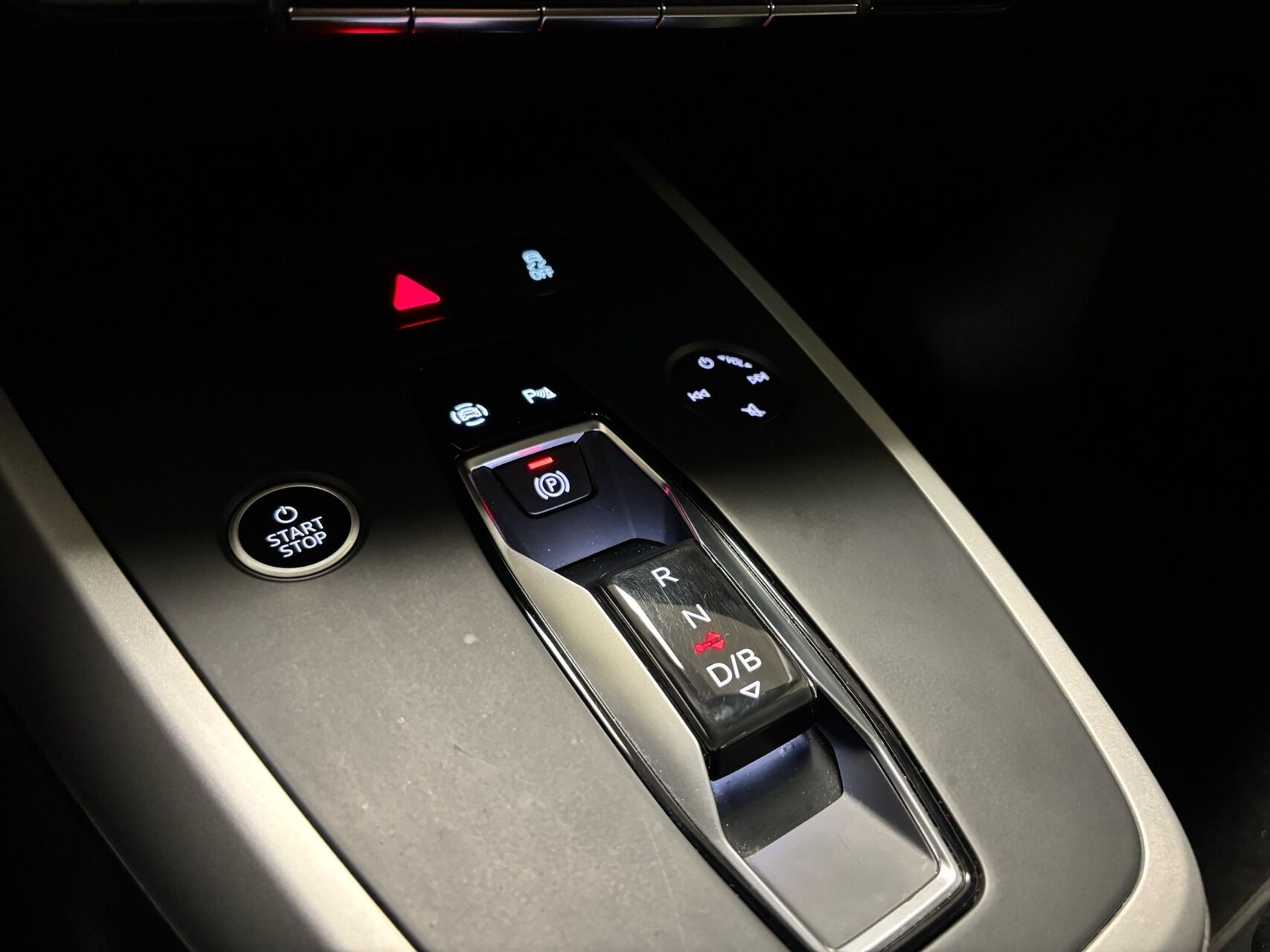 Grå Audi Q4 fra 2022