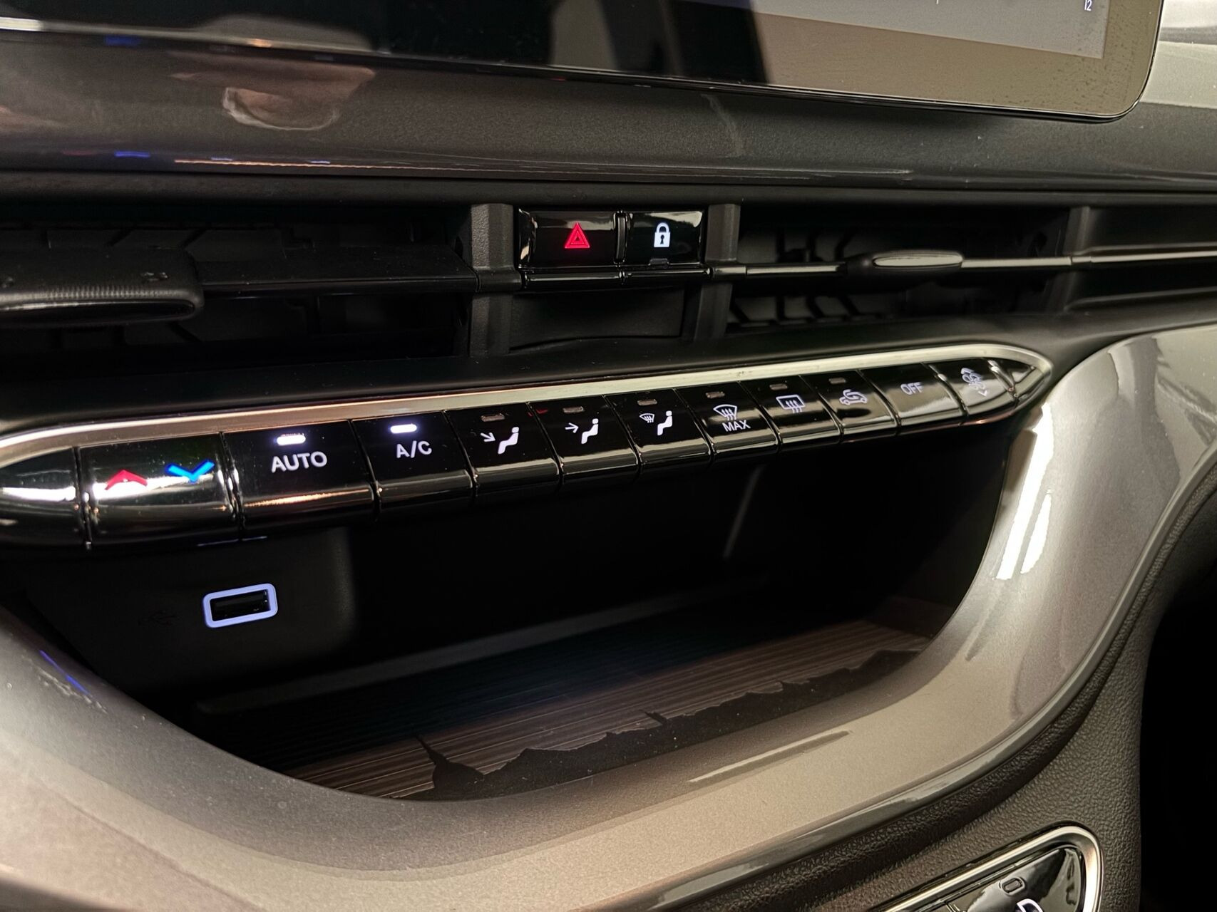 Grå Fiat 500e fra 2023