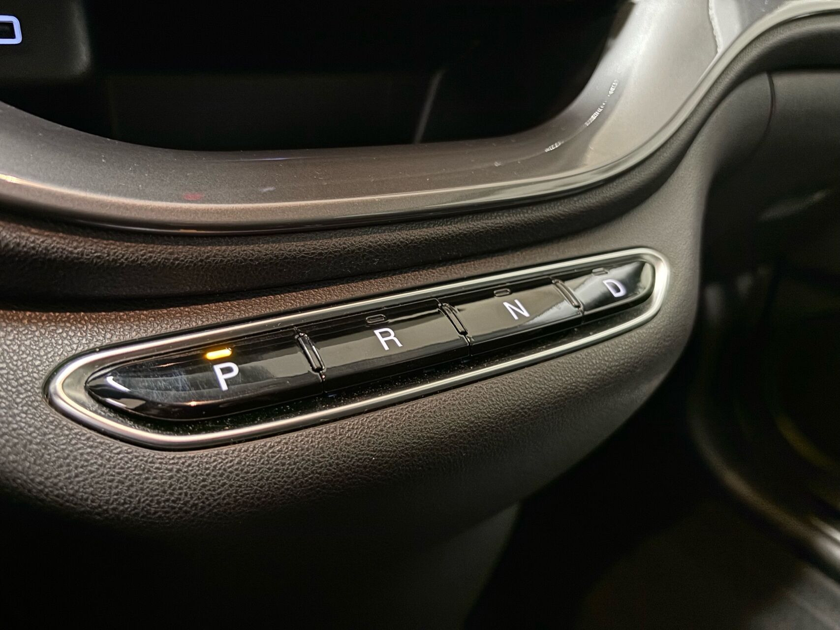 Grå Fiat 500e fra 2023
