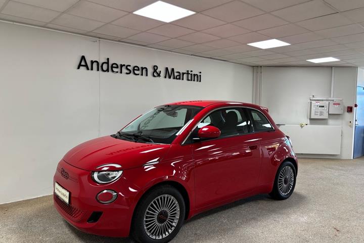Rød Fiat 500e fra 2023
