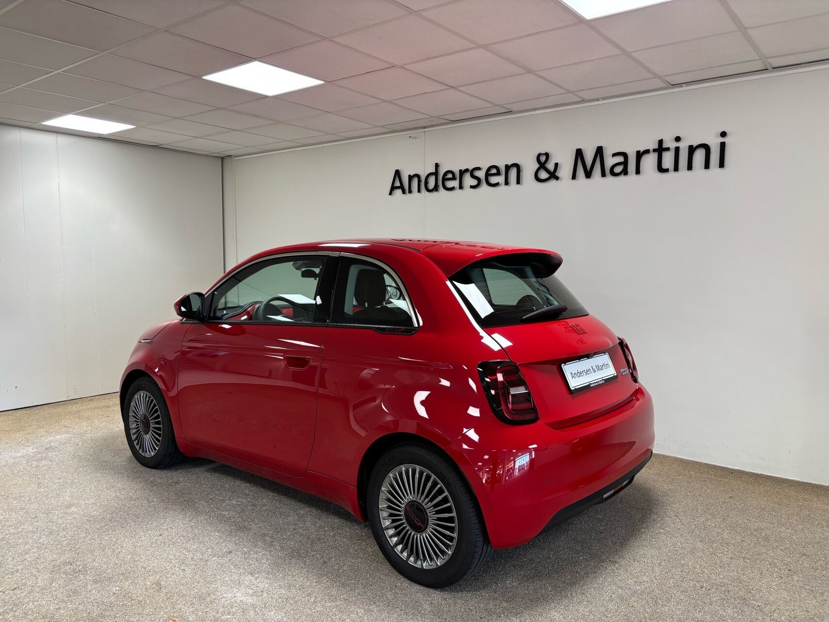 Rød Fiat 500e fra 2023