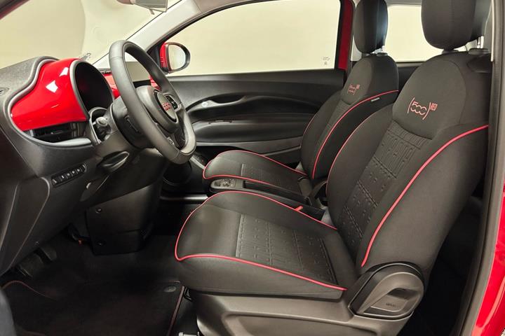Rød Fiat 500e fra 2023