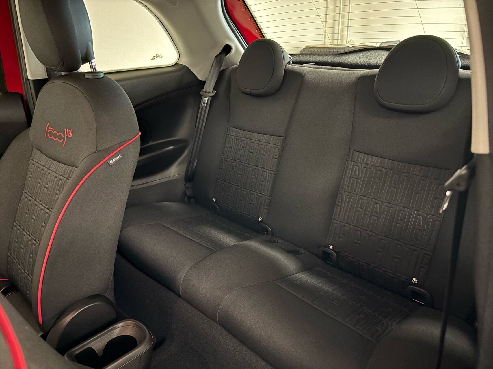 Rød Fiat 500e fra 2023