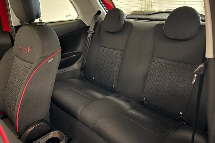 Rød Fiat 500e fra 2023