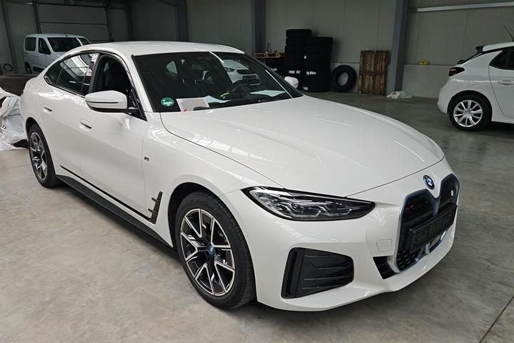 Hvid BMW i4 fra 2024