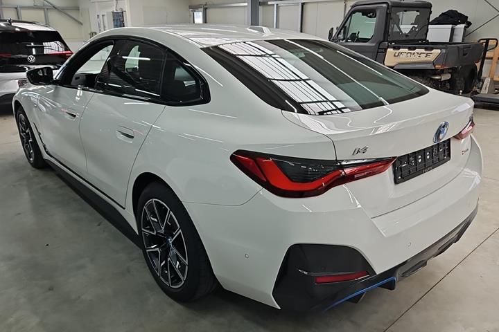 Hvid BMW i4 fra 2024