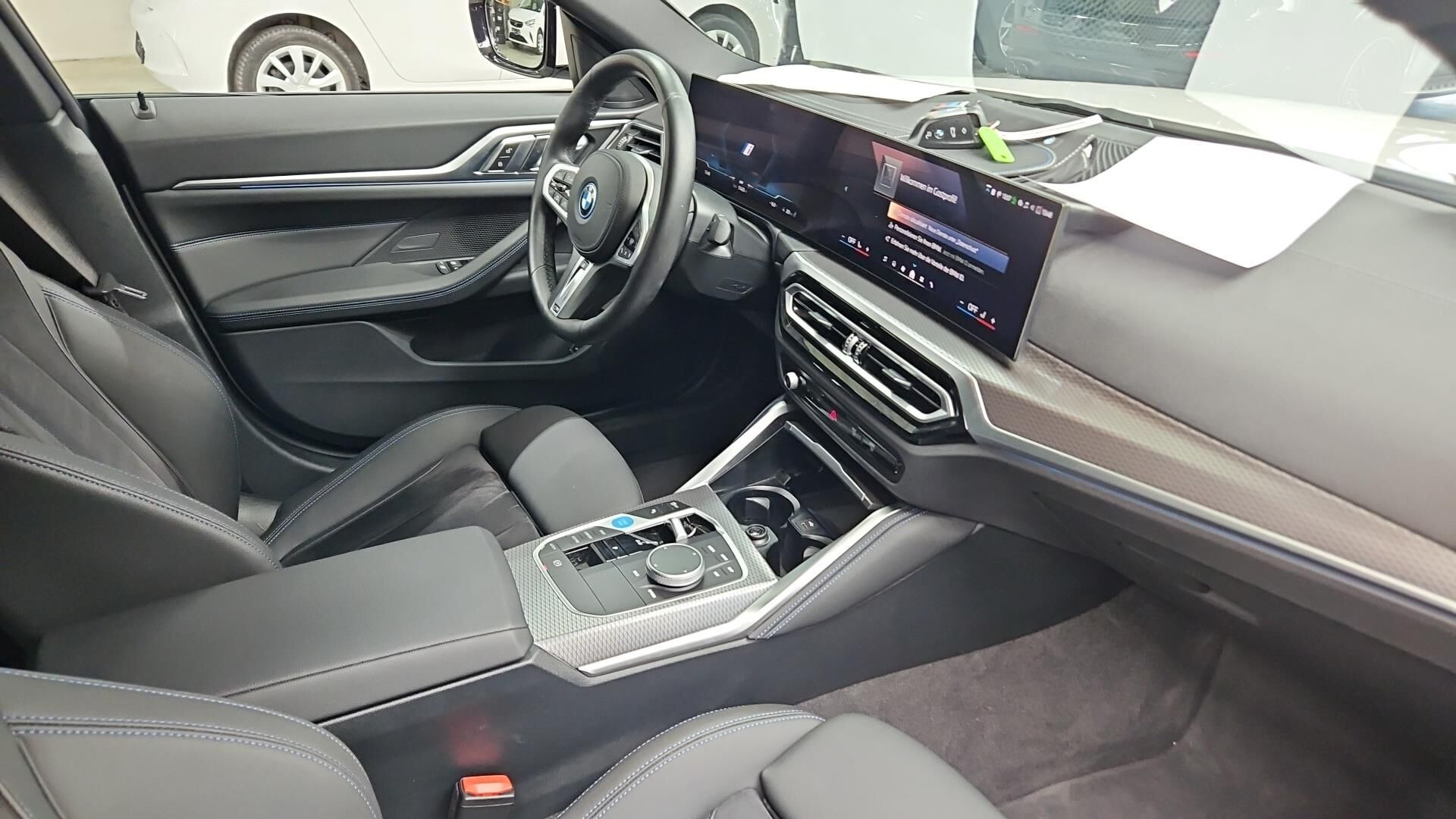 Hvid BMW i4 fra 2024