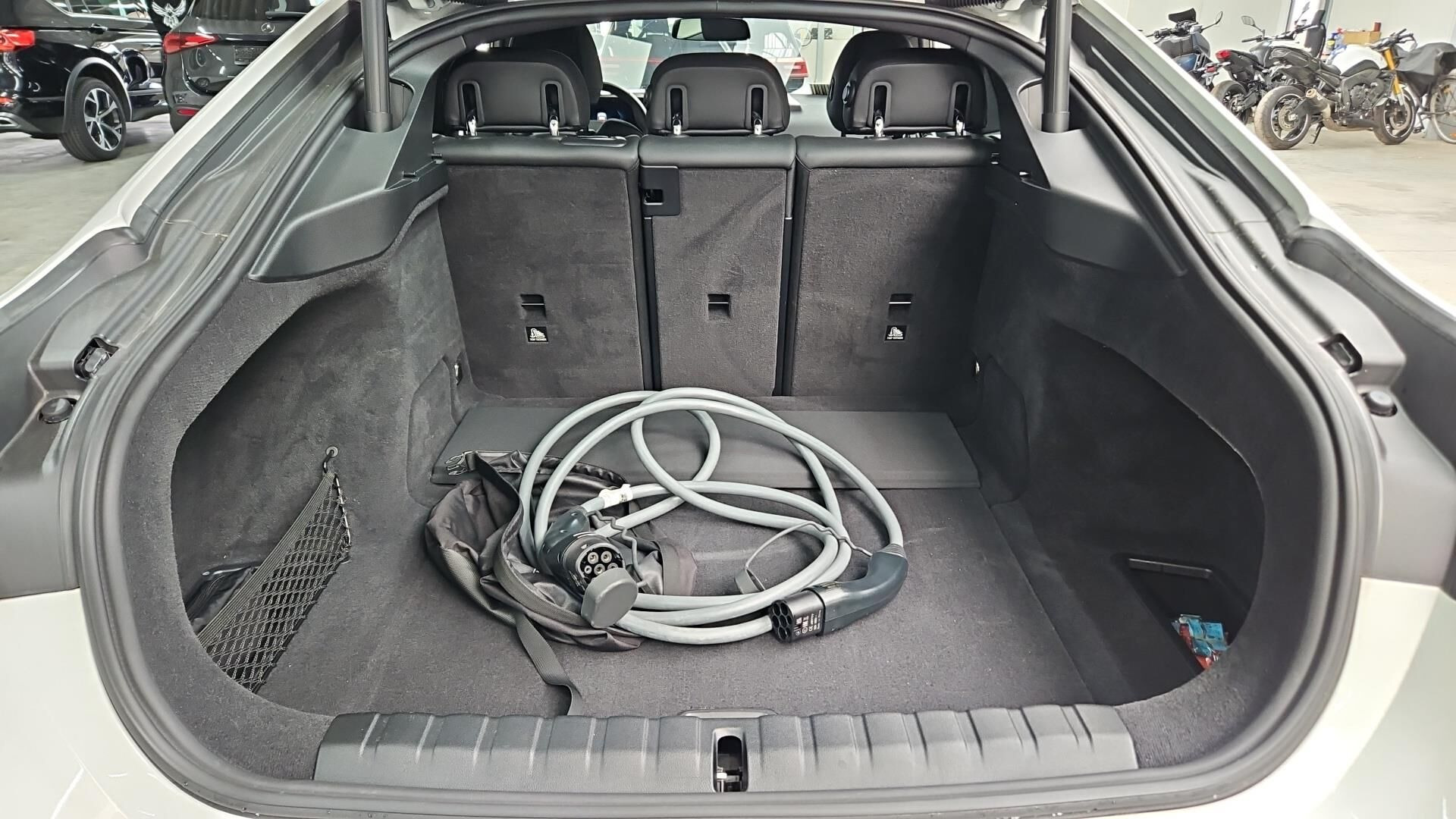 Hvid BMW i4 fra 2024