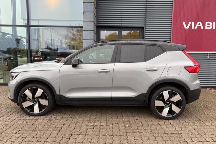 Grå Volvo XC40 fra 2023
