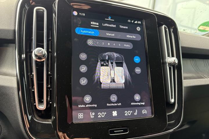 Grå Volvo XC40 fra 2023