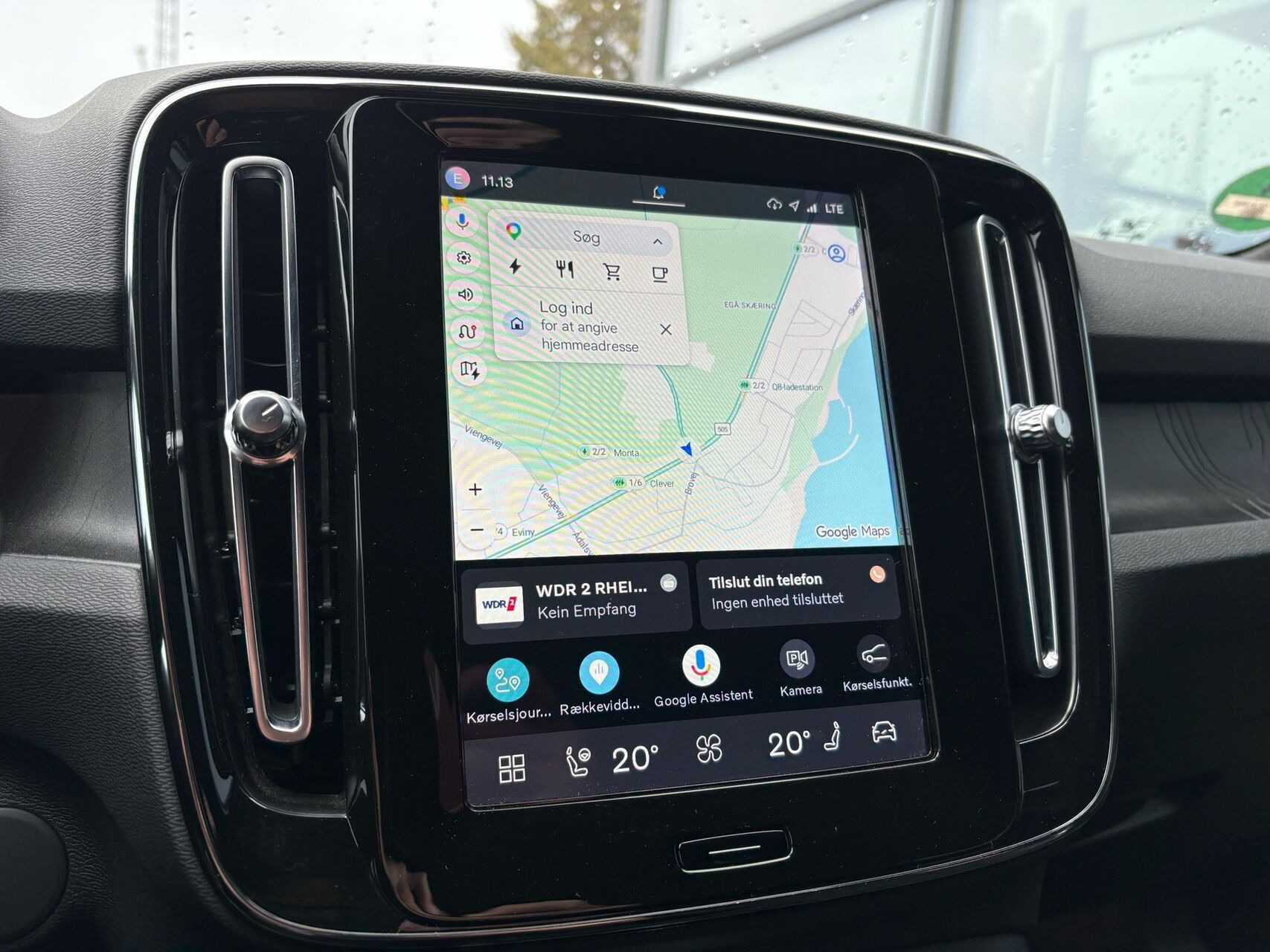 Grå Volvo XC40 fra 2023