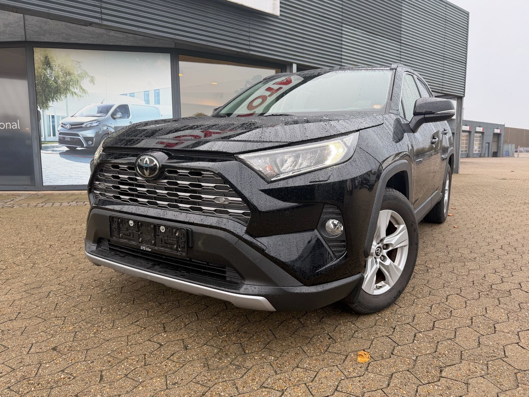 Sort Toyota RAV4 fra 2020