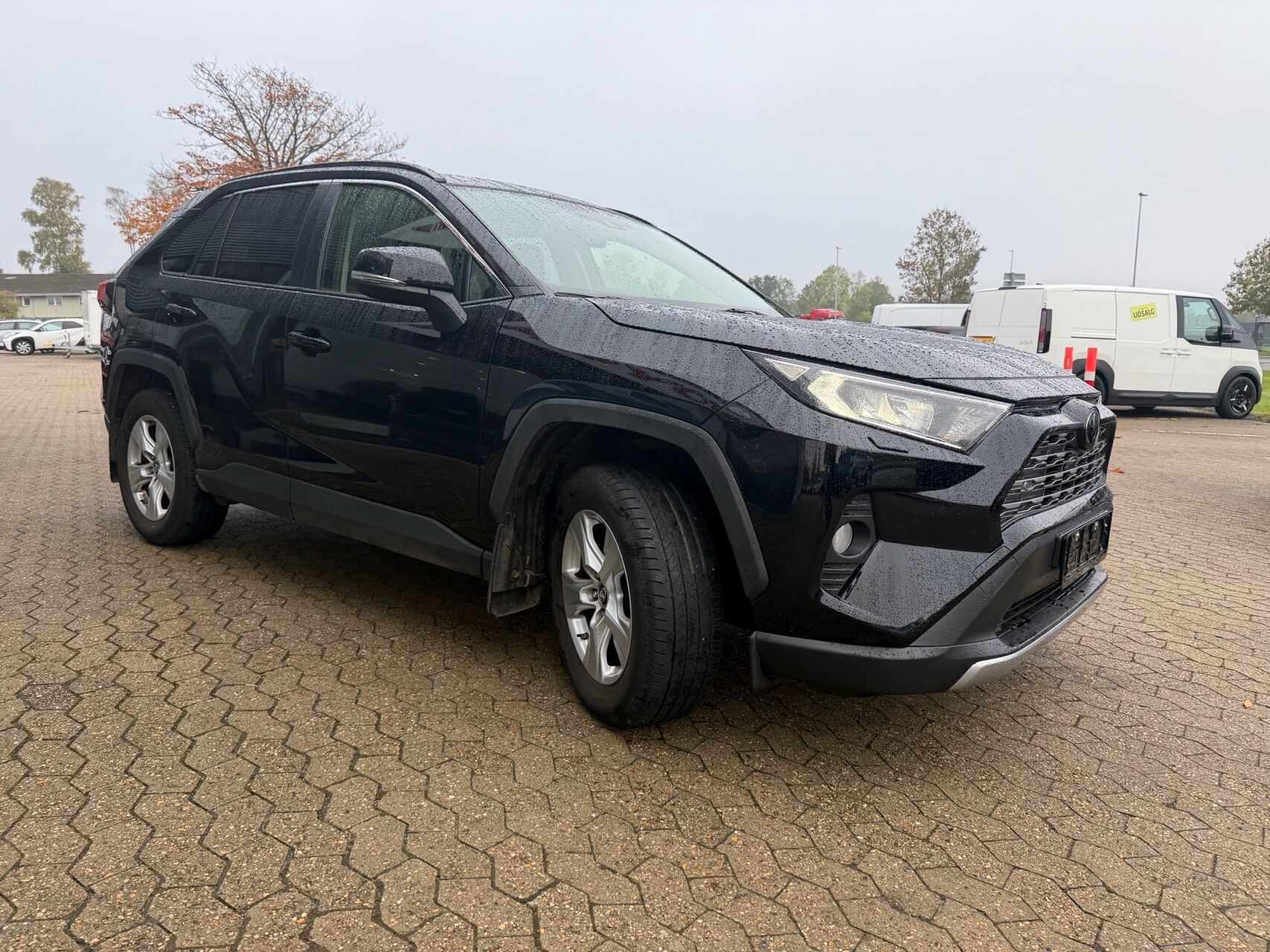 Sort Toyota RAV4 fra 2020