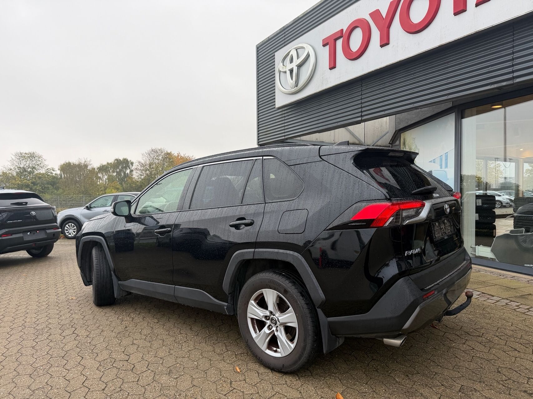 Sort Toyota RAV4 fra 2020
