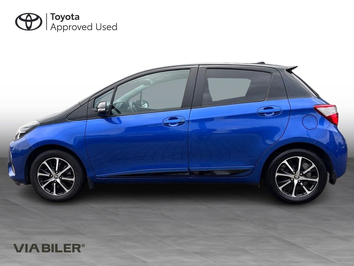 Blå Toyota Yaris fra 2018