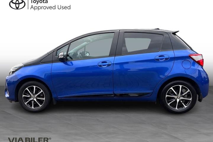 Blå Toyota Yaris fra 2018