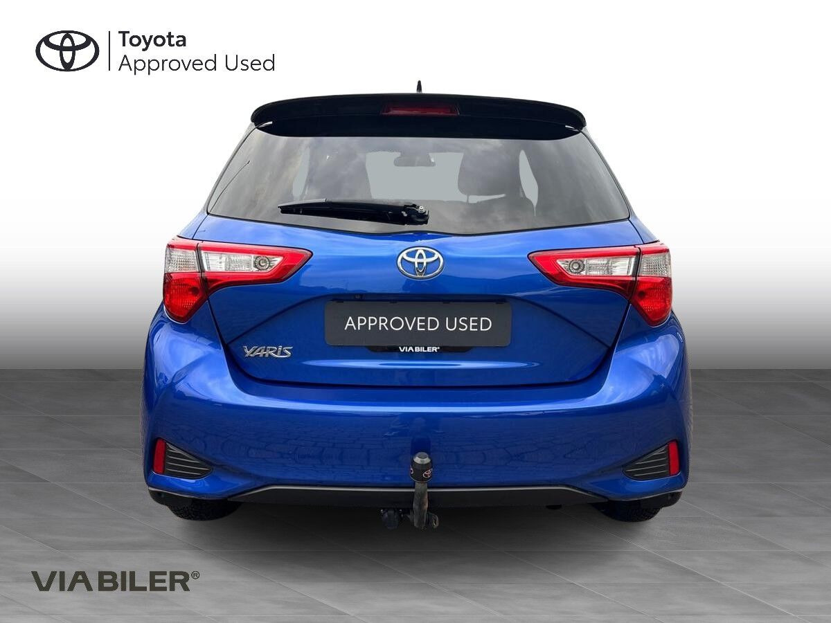 Blå Toyota Yaris fra 2018