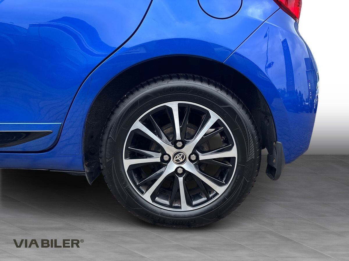 Blå Toyota Yaris fra 2018