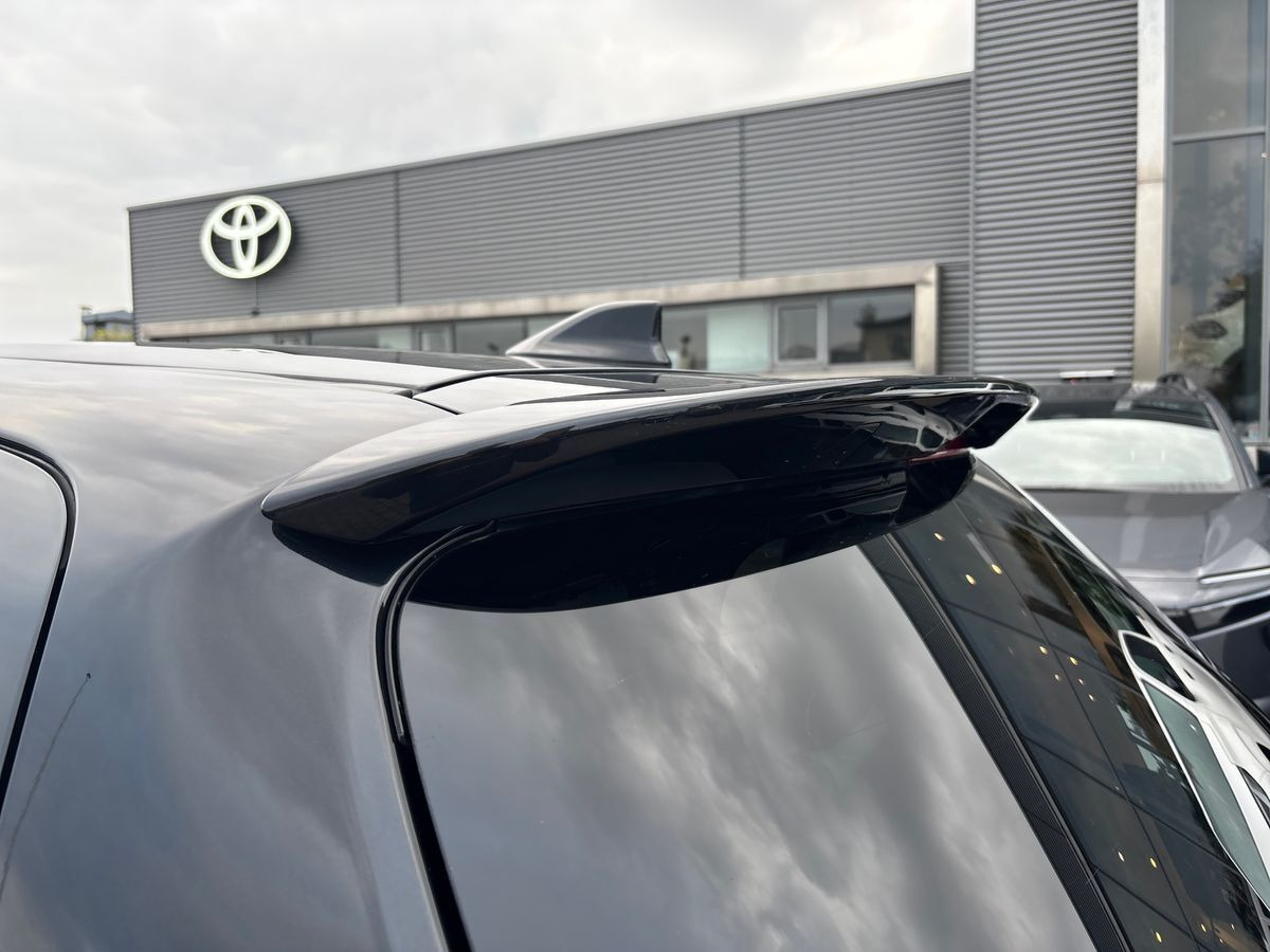 Blå Toyota Yaris fra 2018