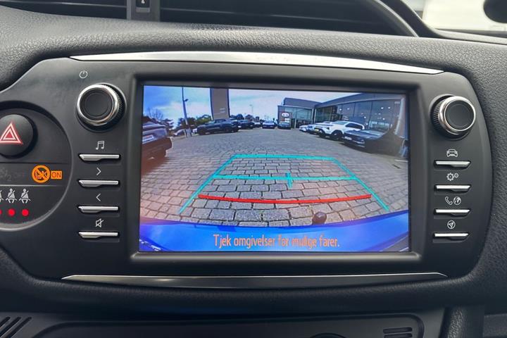Blå Toyota Yaris fra 2018