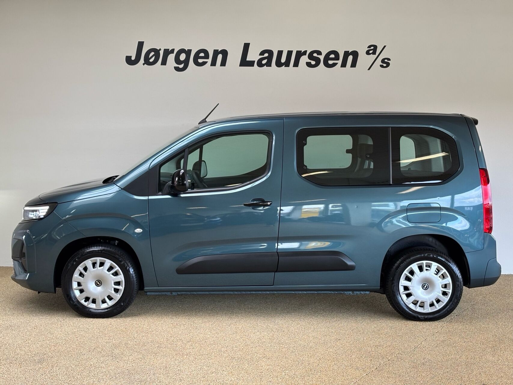 Blå Opel Combo-e Life fra 2025
