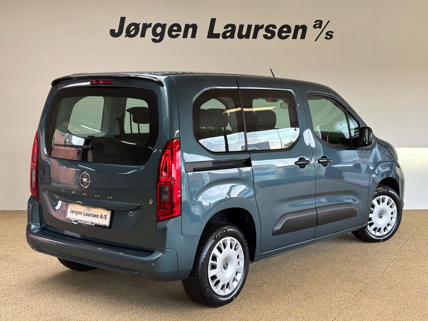 Blå Opel Combo-e Life fra 2025