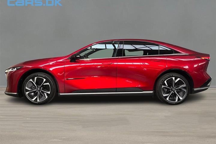 Rød Mazda 6e fra 2026