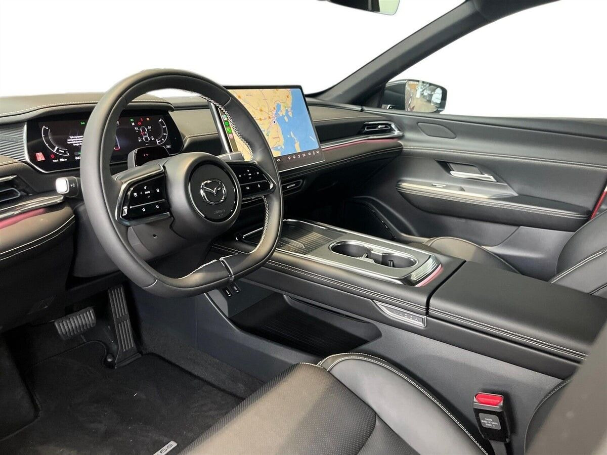 Rød Mazda 6e fra 2026