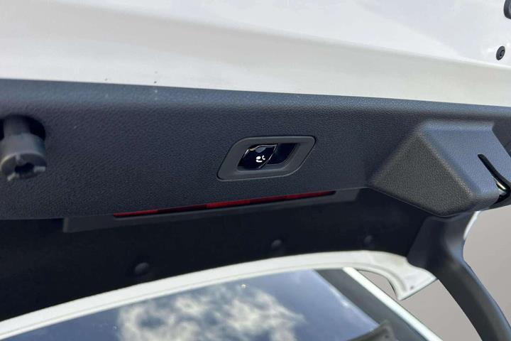 Hvid Mercedes CLA250+ fra 2025
