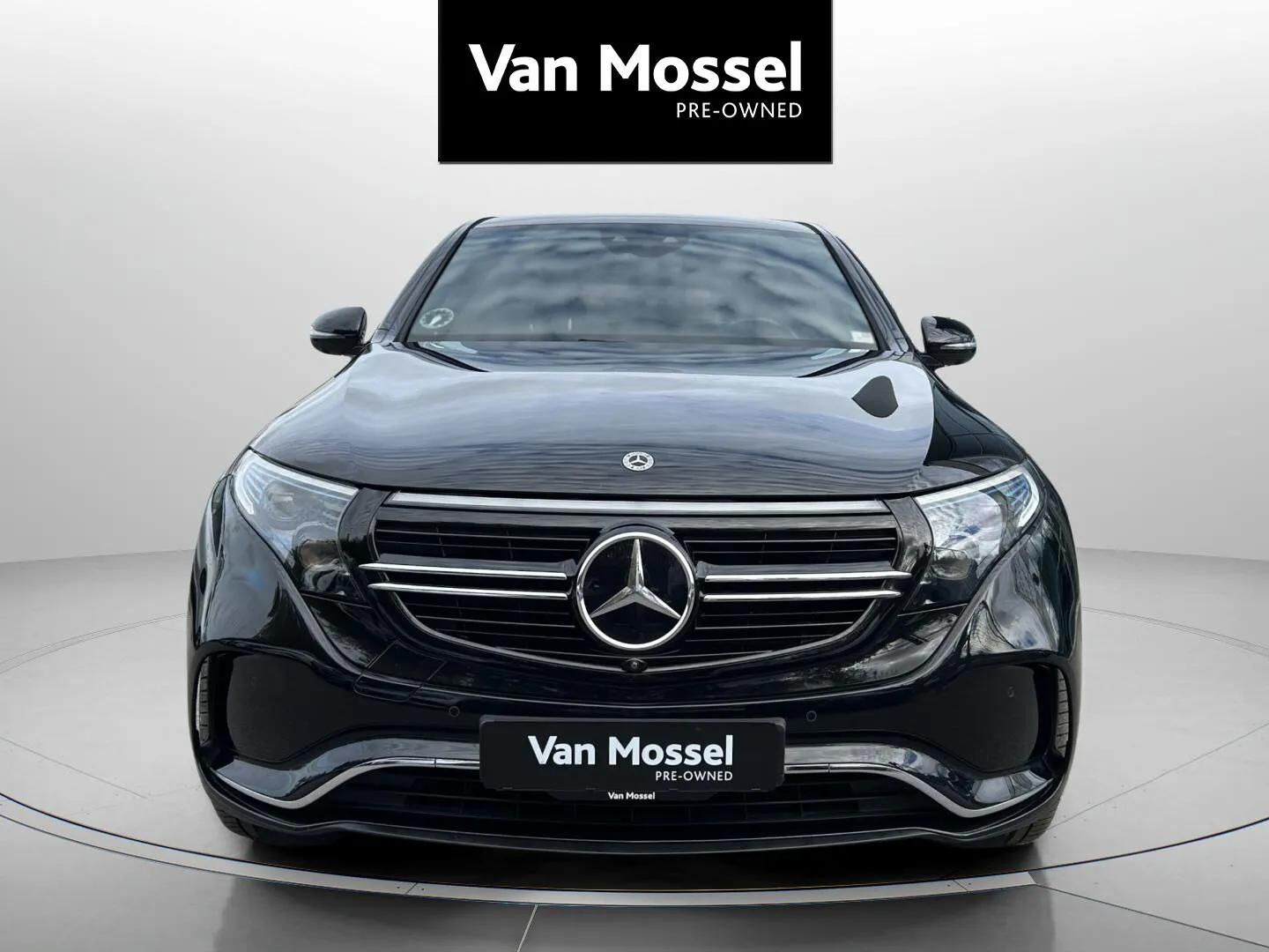 Sort Mercedes EQC400 fra 2023