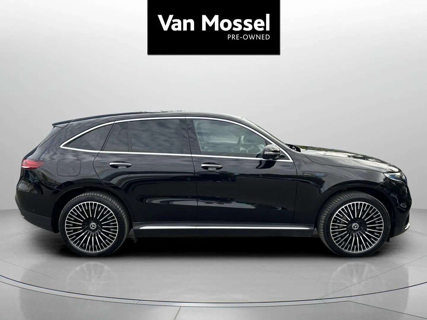 Sort Mercedes EQC400 fra 2023