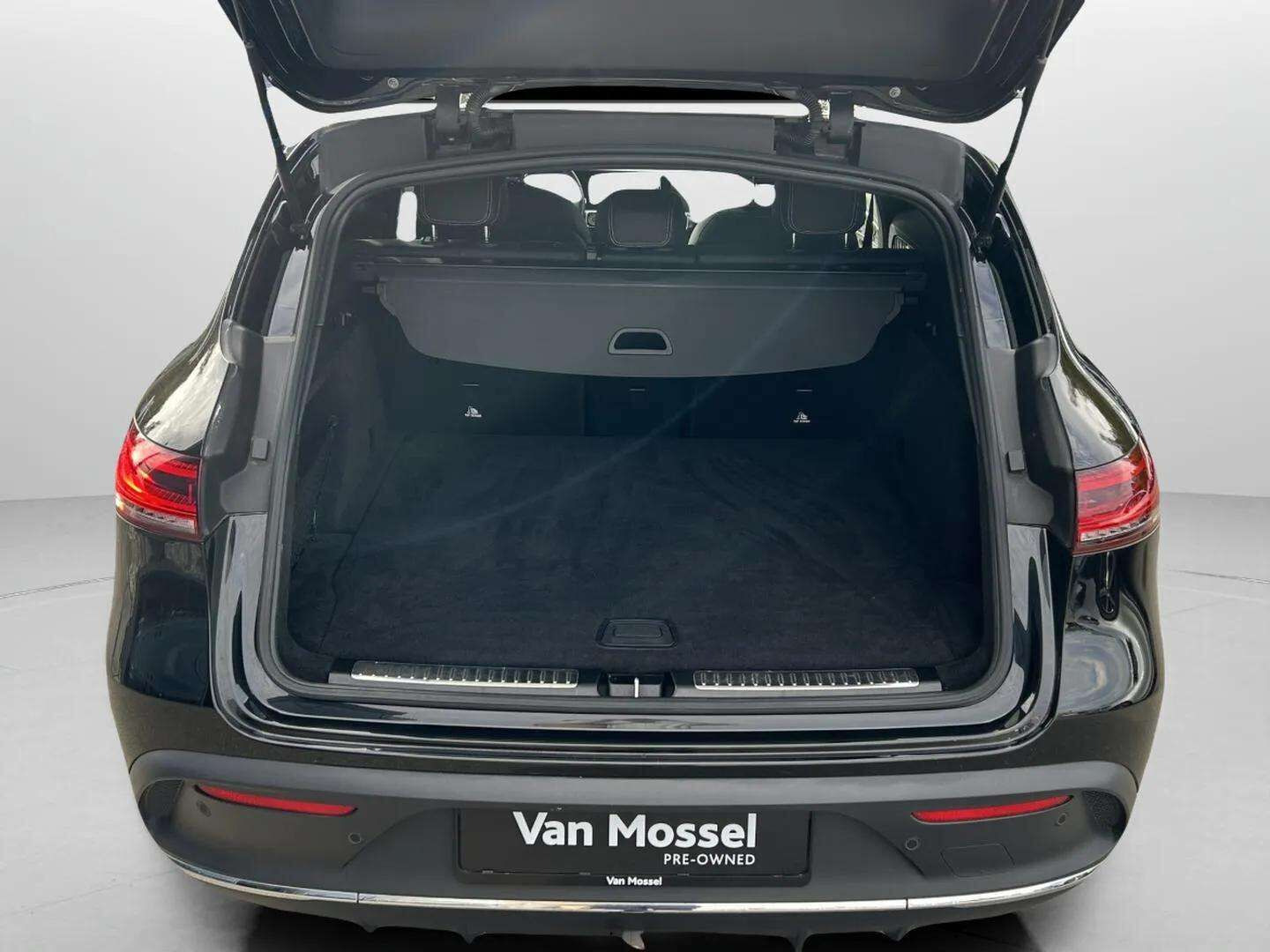 Sort Mercedes EQC400 fra 2023