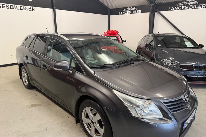 Grå Toyota Avensis fra 2011