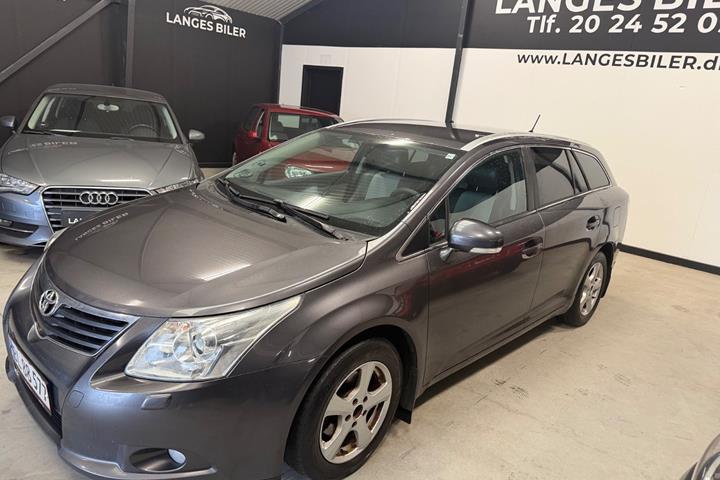 Grå Toyota Avensis fra 2011