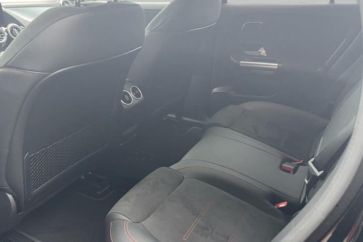 Sort Mercedes EQA250+ fra 2024