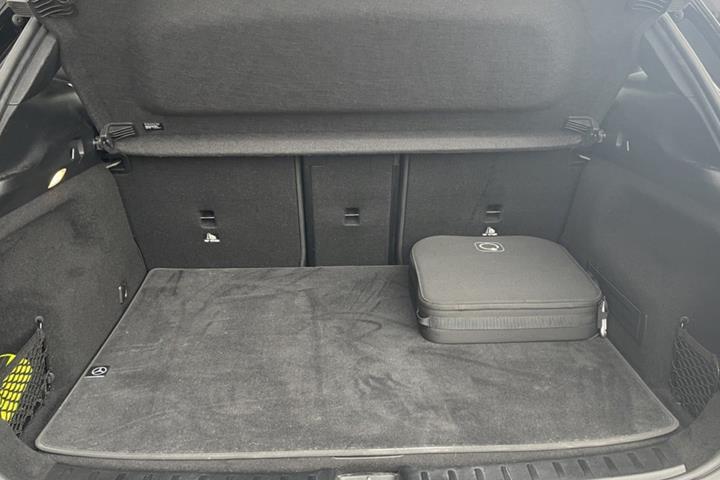 Sort Mercedes EQA250+ fra 2024