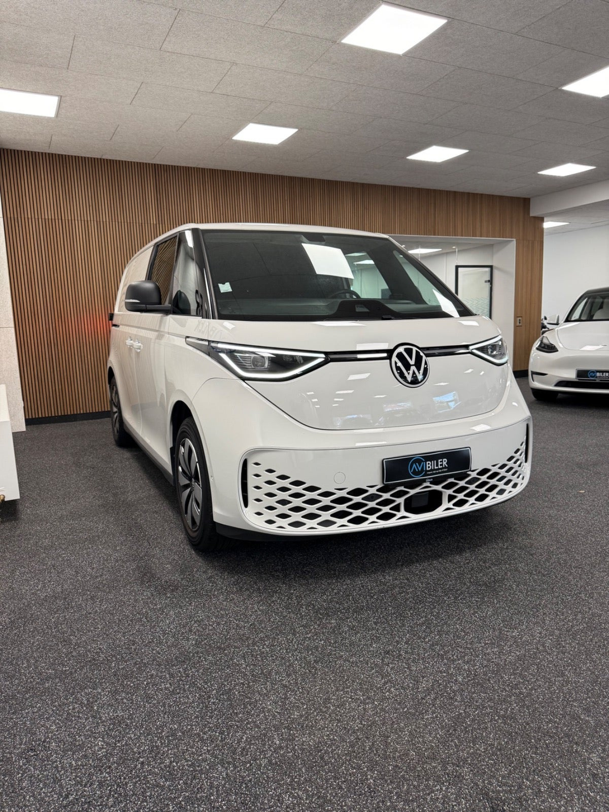 Hvid VW ID.Buzz fra 2024